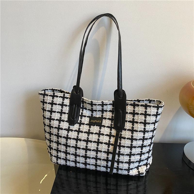 Large capacity bag 2025 new plaid bag women's bag fashionable and simple shoulder bag retro casual portable tote bag