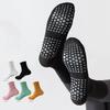 Chaussettes de yoga mi-mollet en coton de couleur unie avec fond en silicone, chaussettes de sport antidérapantes pour femmes, chaussettes de fitness en salle, de trampoline, de danse, de Pilates