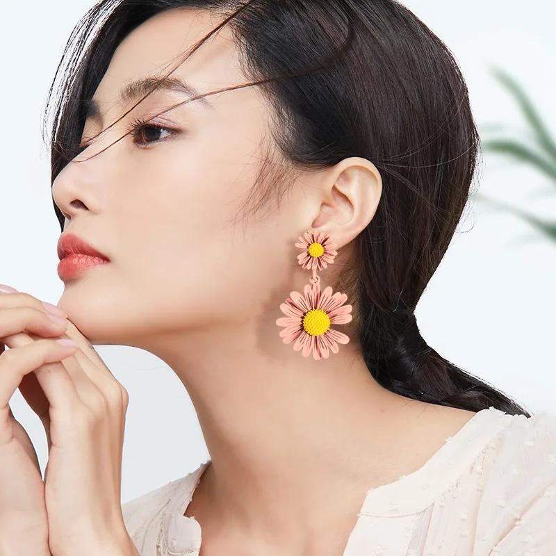 Charm Colorful Resin Daisy Drop Dangle Earrings for Women Classic Brincos Yellow Flower Stud Earring Summer Jewelry Accessories