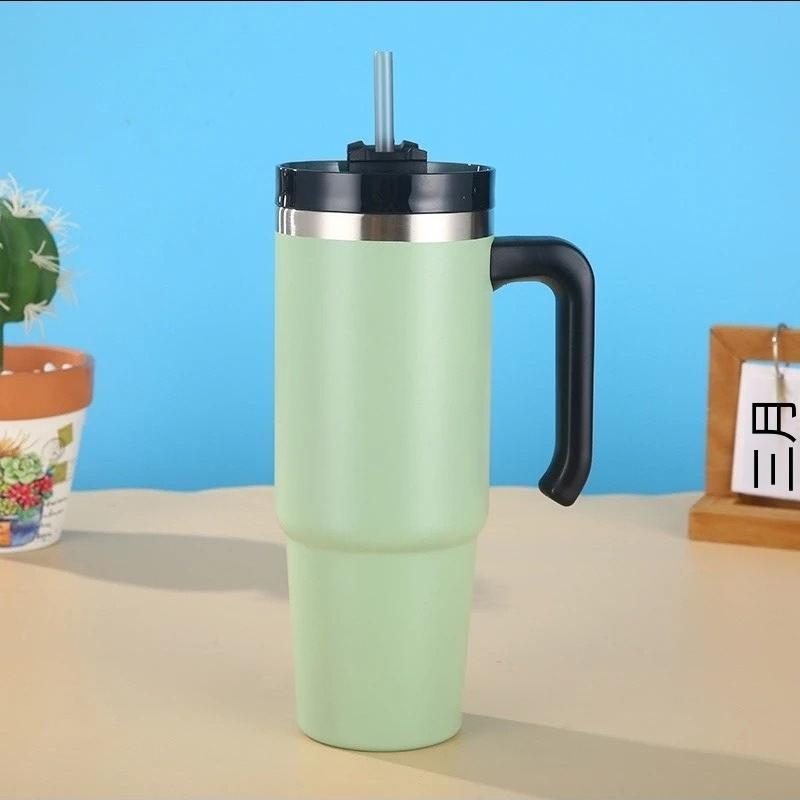 20oz/30oz Stainless Steel Thermos Mug With Straw Car Insulated Cup Tumbler for Outdoor Sports Keeps Cold and Heat Thermal Mug