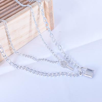 Yousheng Collana da Donna Liscia a Due Strati Ciondolo Chiave e Lucchetto Catena Vuota Retro Acciaio Inossidabile Individuale Collana Clavicola Decorazione Collo Gioielli