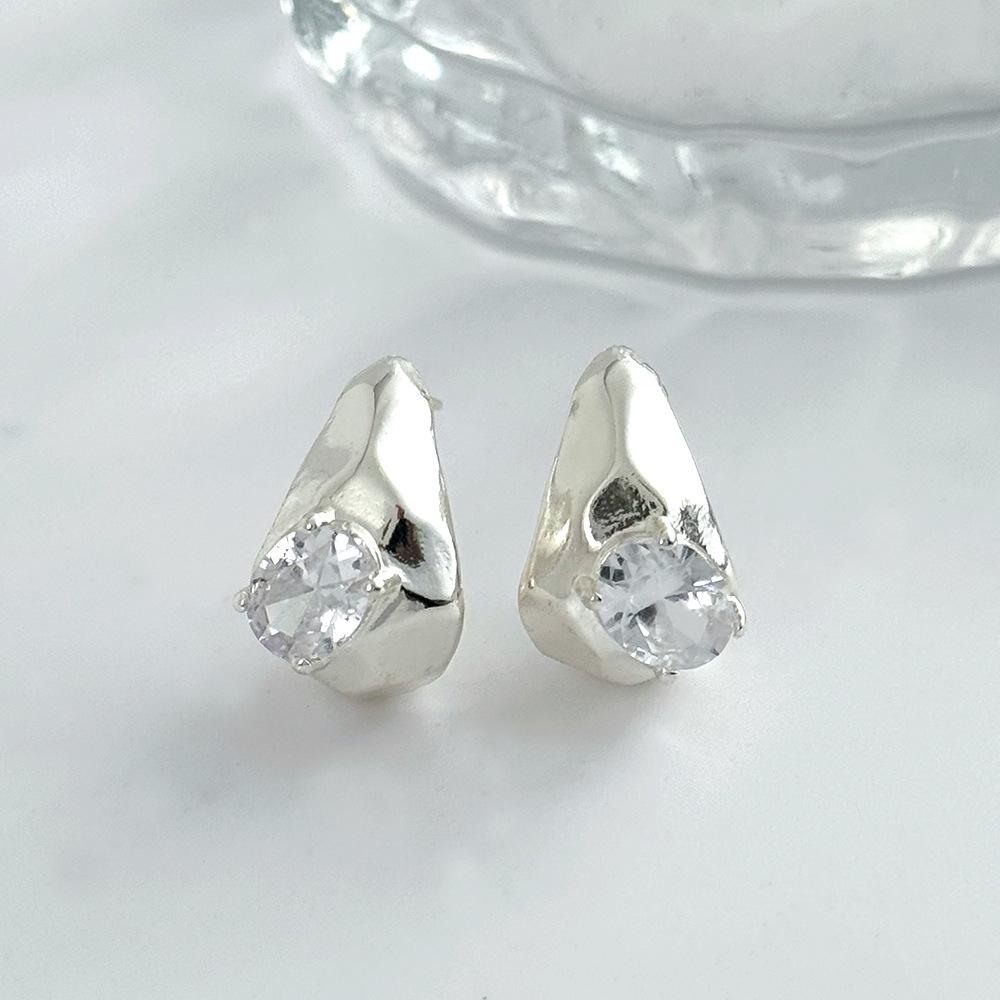

French Retro C-Shaped Zircon Earrings: Luxurious High-End Fashion Hoops for Women
