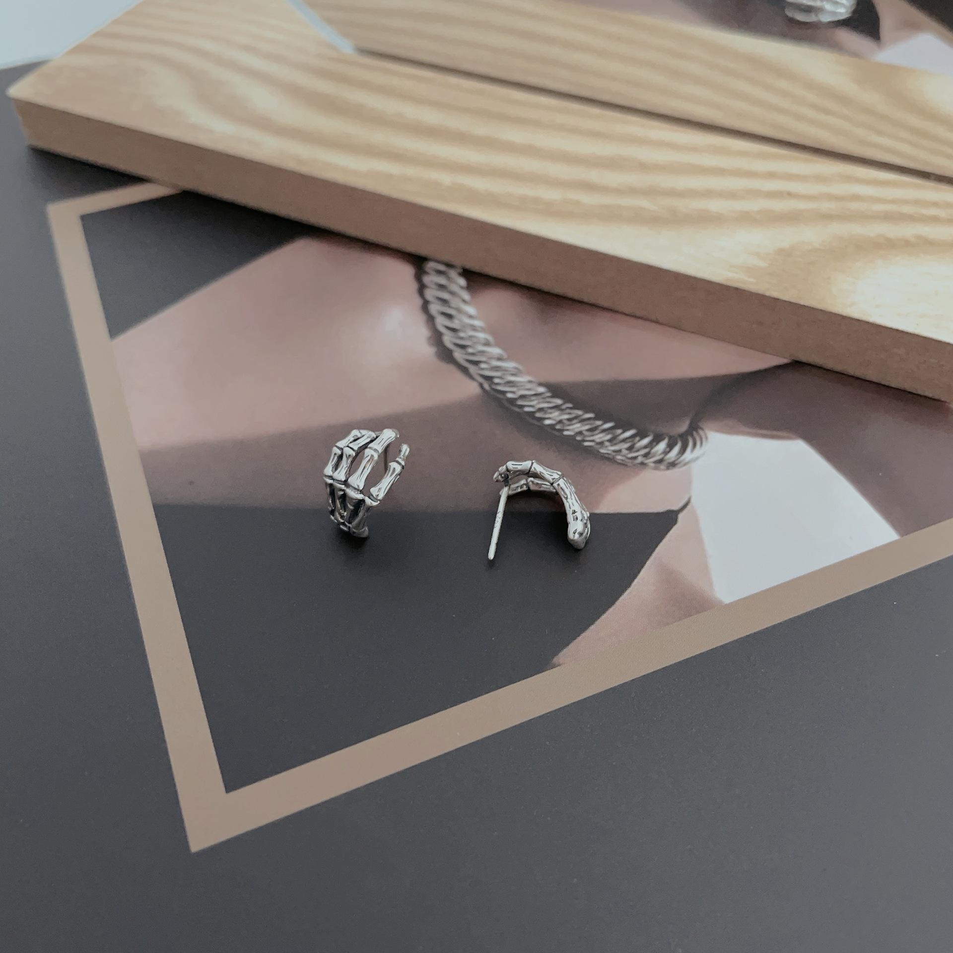 

S925 стерлингового серебра пять пальцев руки коготь модные крутые красивые серьги-гвоздики темные уличные нишевые ретро мужские и женские серьги