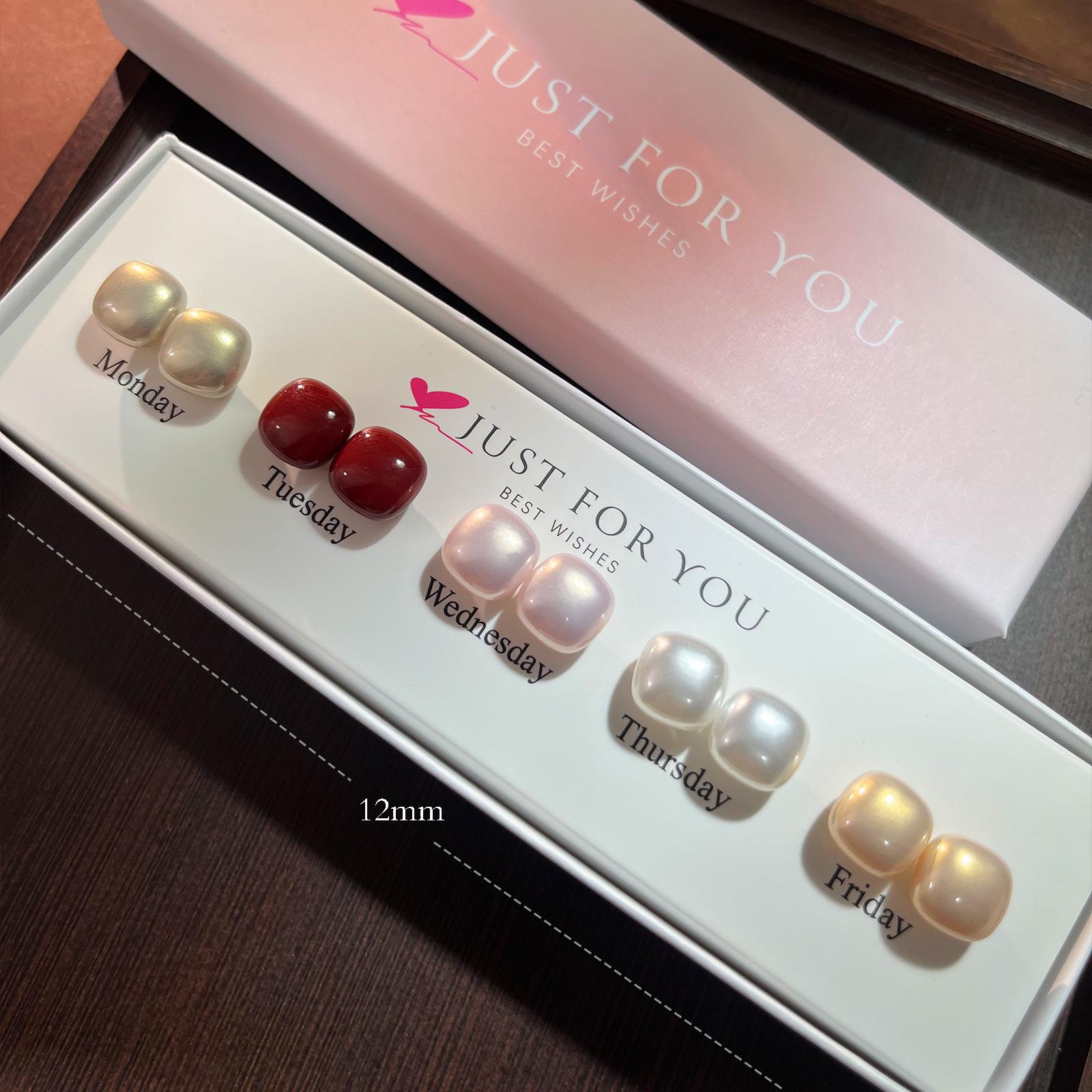 Набор серег-пуссетов из французского жемчуга на осень/зиму - Элегантный дизайн в виде сахарного кубика Boxed Set