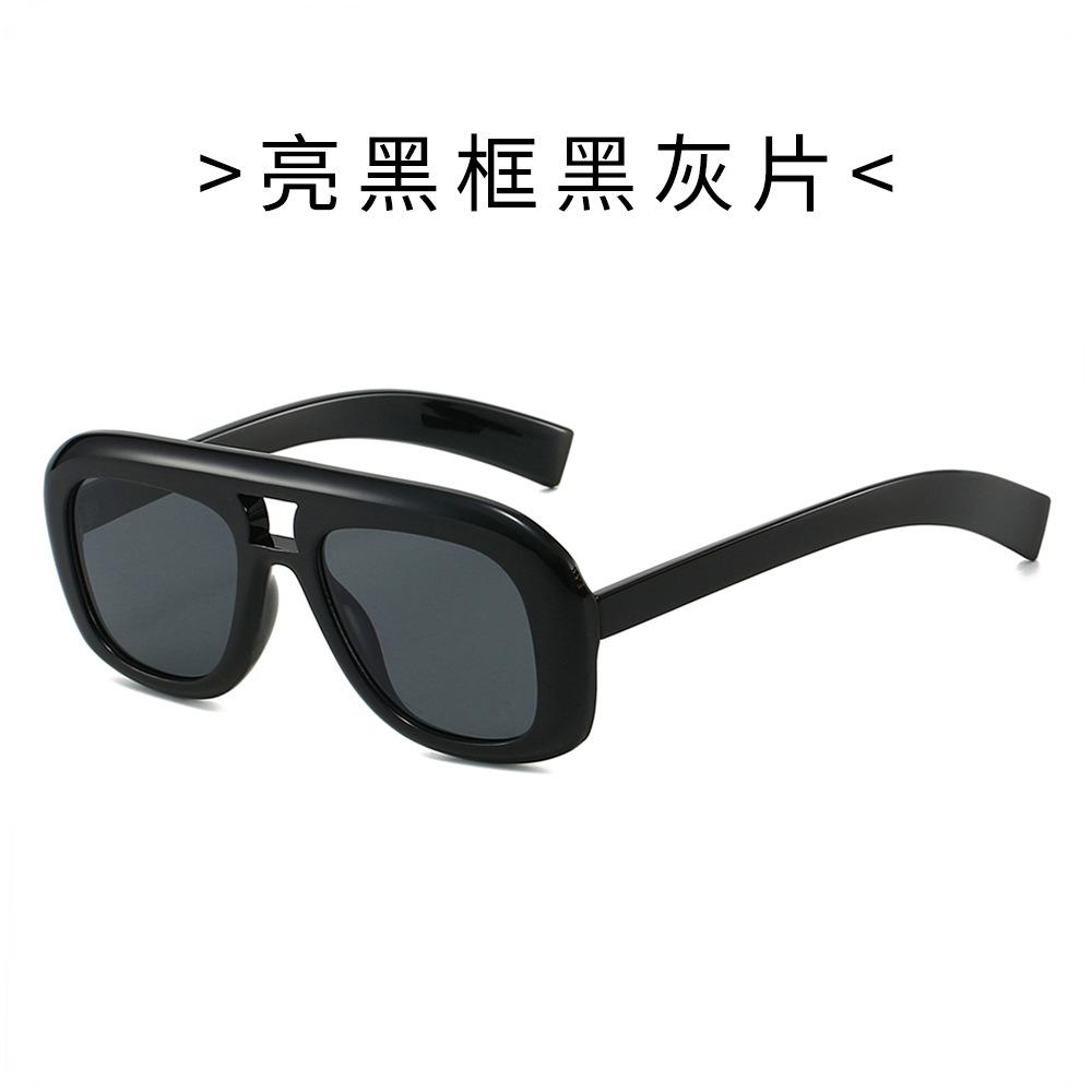 Large-frame, double-bridge, minimalist sunglasses for outdoor use and sun protection during vacations