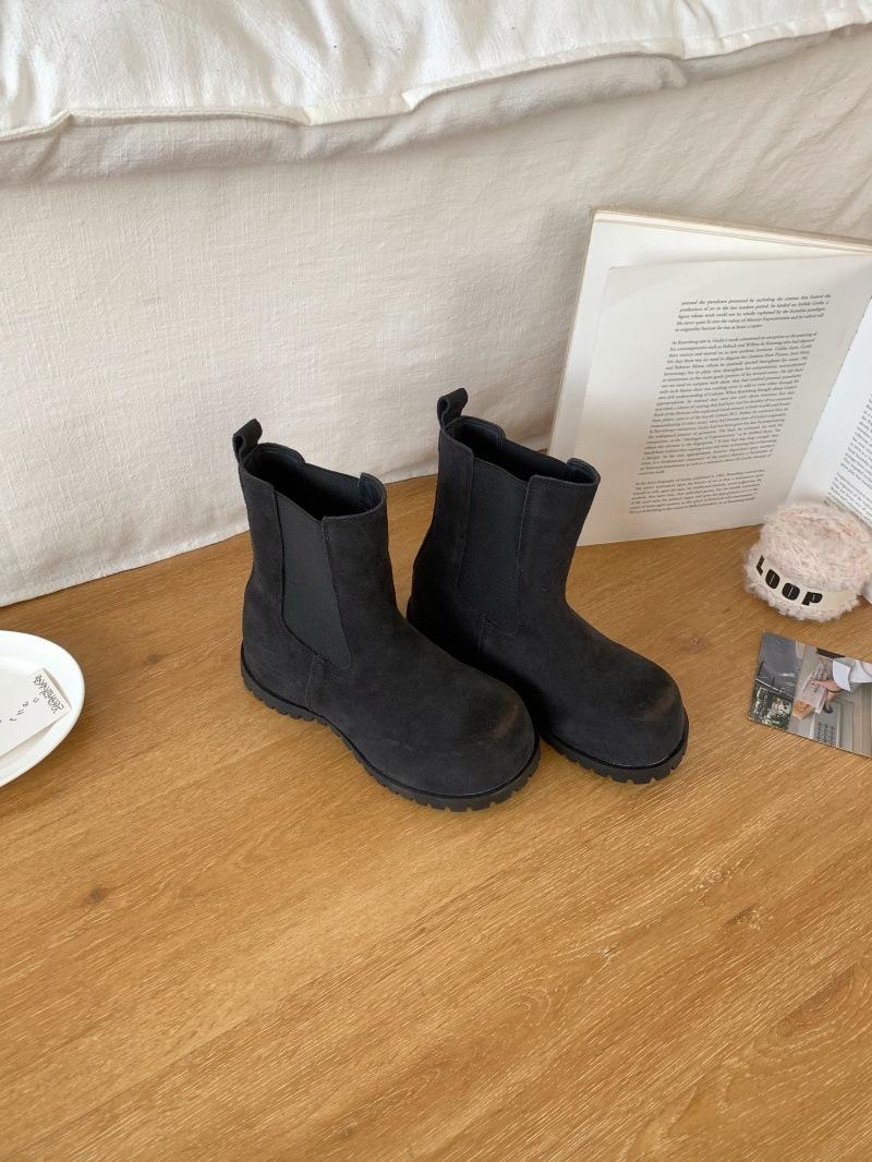 

Korean version of retro Maillard thick-heeled short boots frosted platform boots women s 2025 autumn and winter new square-headed short Martin boots 39