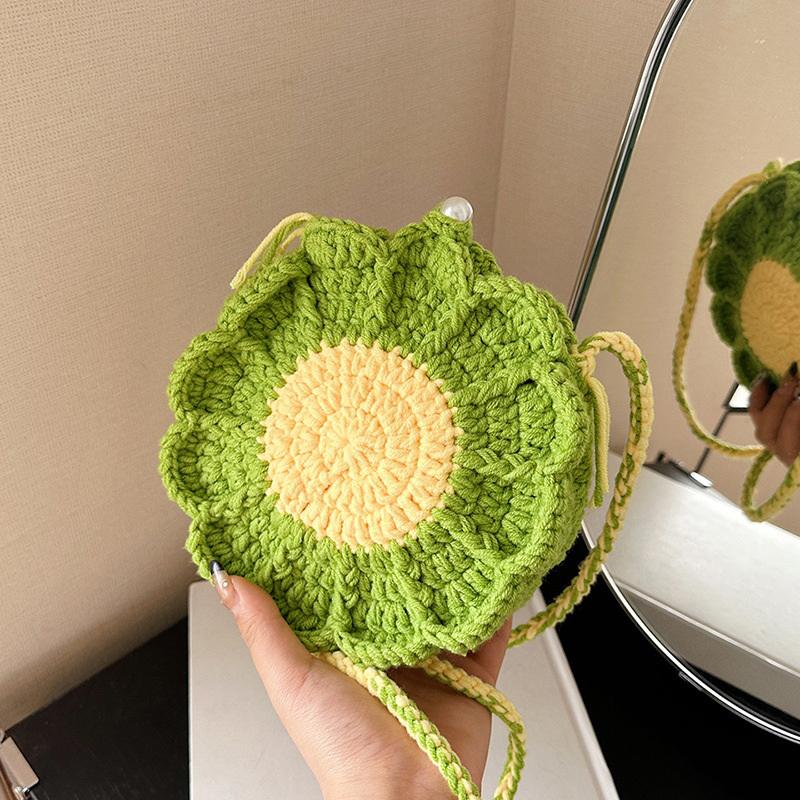 

Вязаная крючком женская сумка из шерсти, маленькая, свежая, милая, контрастного цвета, сумка через плечо, сумка для родителей и детей, милый объемный цветок