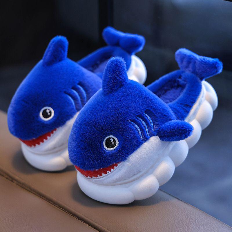 Kinder Cartoon Hai Baumwoll Hausschuhe - Jungen Winter 2024, Dicke Sohle, Indoor, Geschlossene Ferse, Flauschig.