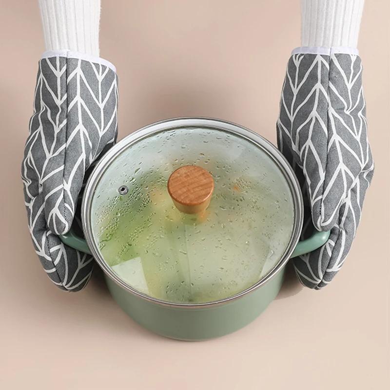2 Pieces of Heat-insulating Gloves, Heat-resistant Microwave Gloves, and High-temperature Resistant Kitchen and Oven Gloves for