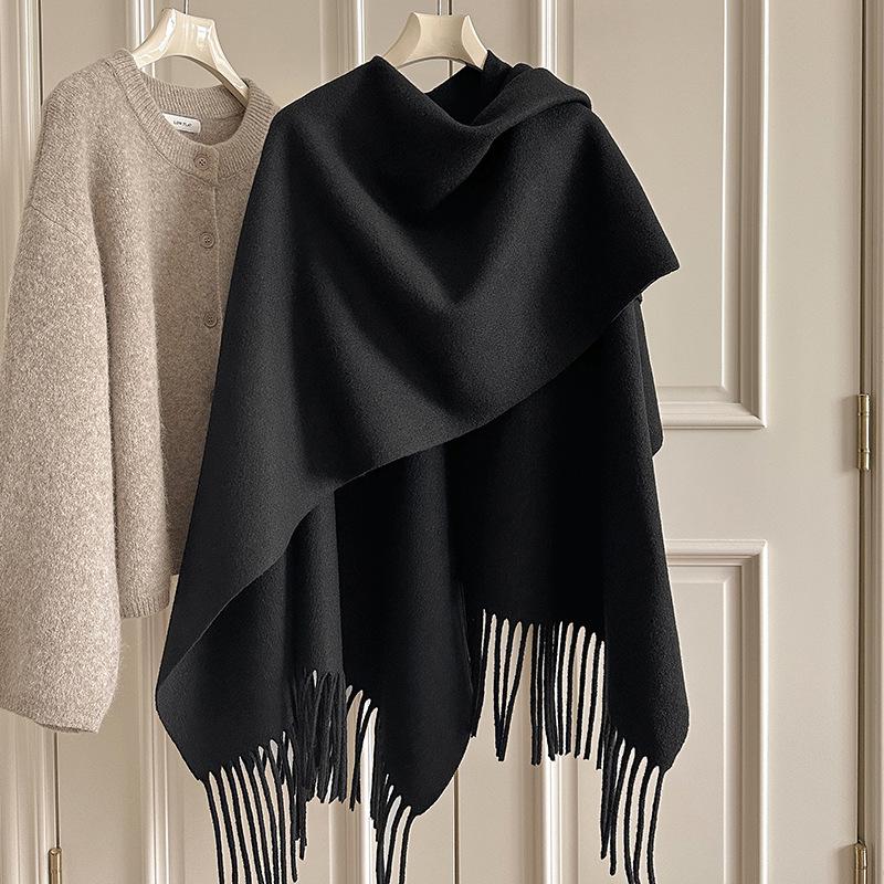 Cozy Wool Tassel Shawl for Women – Autumn/Winter Photography Cloak