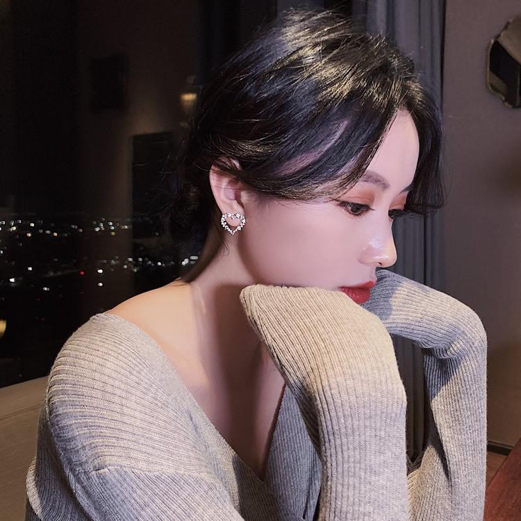 Silver needle Dongdaemun love rhinestone pearl fashionable elegance temperament sweet exquisite small stud earrings women