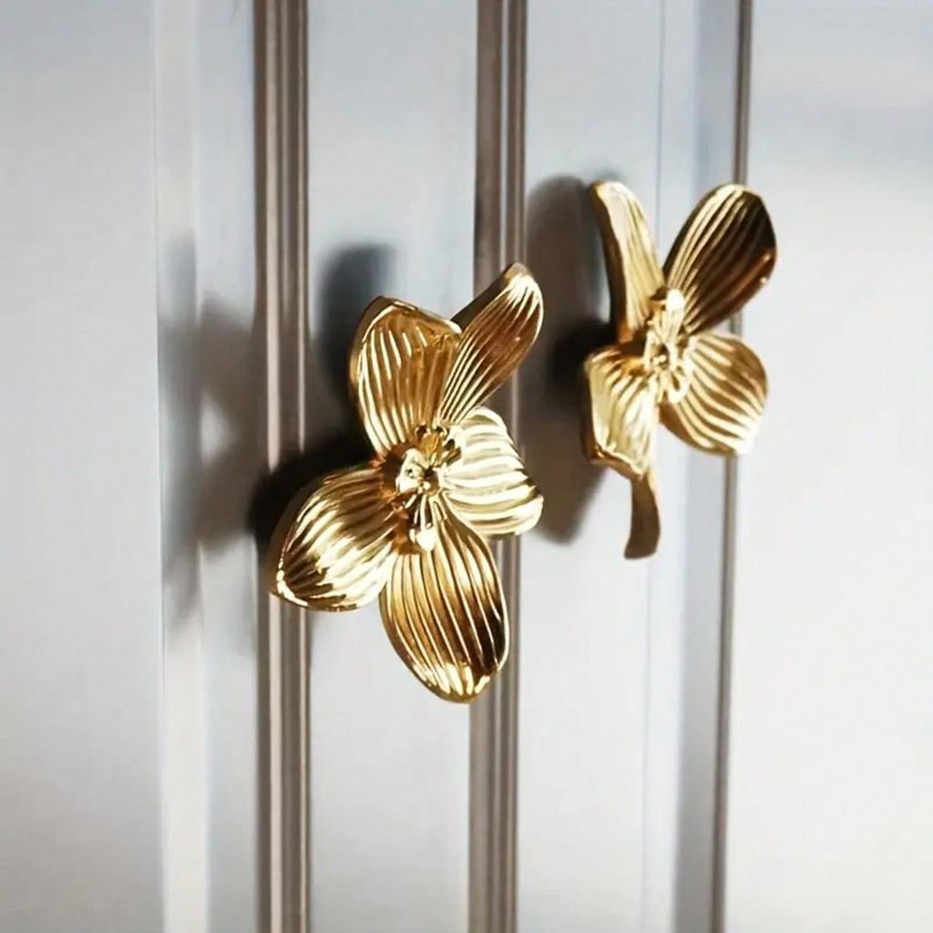 Golden Flower Drawer Pull Creative Petal Cabinet Handle Suitable for Dressing Table Furniture Cabinet HandleHardware Accessories