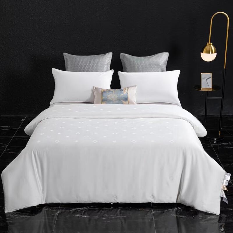 HODO Four-Leaf Clover Mulberry Silk Duvet