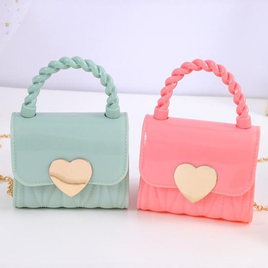 Women Handbag with Chain Strap Heart Clasp Mini Crossbody Bag Girls Cute Crossbody Purse for Street Dating Shopping