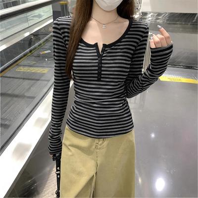 Einzigartiges halb geöffnetes Knopf-T-Shirt-Oberteil für Damen, Frühling und Herbst, Hot Girl Style, gestreift, langärmelig, schulterfrei, Basisschicht