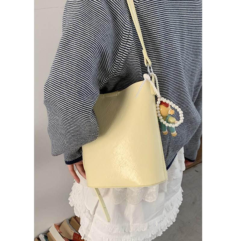 IELGY Fashion One-Shoulder Armpit Bag Commuter Cross-Body Bucket Bag