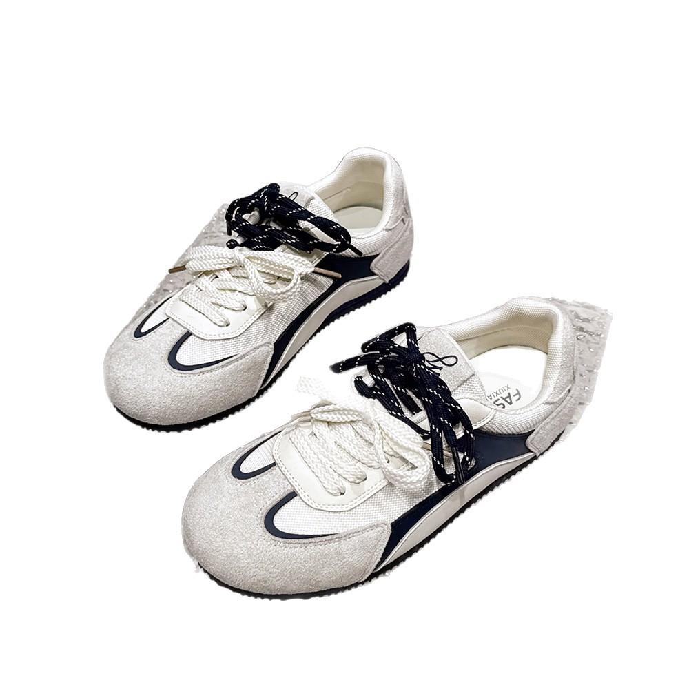 Internet celebrity explosion 2025 new casual versatile moral training shoes women's summer flat bottom light sports board shoes black white shoes