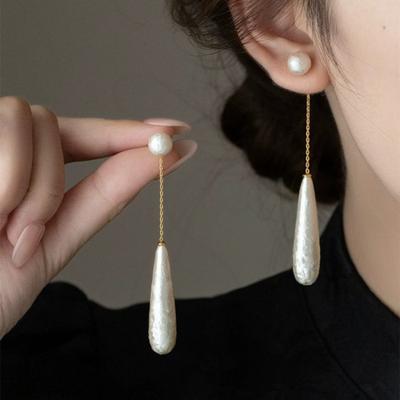 Ohrringe mit strukturierten Tropfenperlen für Damen, Design, hochwertig, Zwei-Wege-Ohrringe.