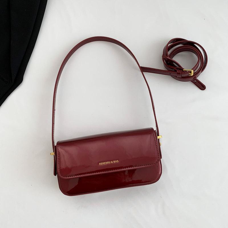 Women Exquisite Crossbody Bag Large Capacity PU Leather Vintage Sling Bag Adjustable Strap Fashion Shoulder Bag Retro Armpit Bag KTB 20.5x5x11cm вино красного