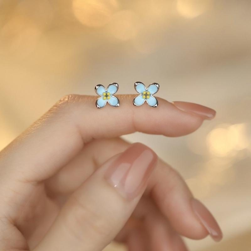 Orecchini a Bottone Floreali Blu per Donna, Stile Dolce e Fresco con Perni in Argento