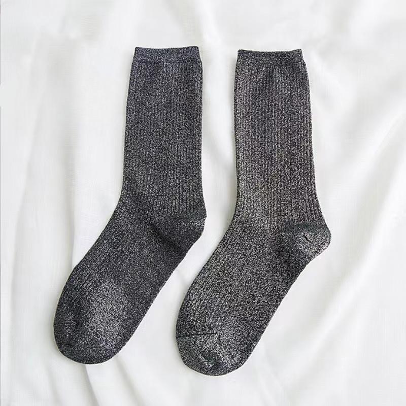 Zufällige Bunte Farben Mode Glänzende Socken Koreanischer Stil Gold Silber Seidensocken Luxus Design Hohe Qualität Damen Socken