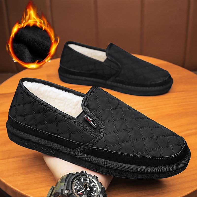 

Хлопковые туфли мужские зимние плюс бархатные утолщенные нескользящие педали старые пекинские тканевые туфли теплые водонепроницаемые туфли 39 чёрный