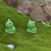 Mini Green Frog Figurines Garden Statues Adorable Appearance Vibrant Color Compact Size Frog