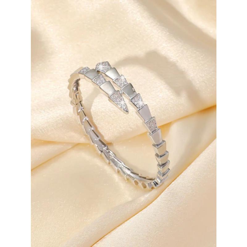A Fashionable and Luxurious Women's Bracelet Micro Inlaid Zircon Snake Bracelet with a Stylish and Stylish Opening