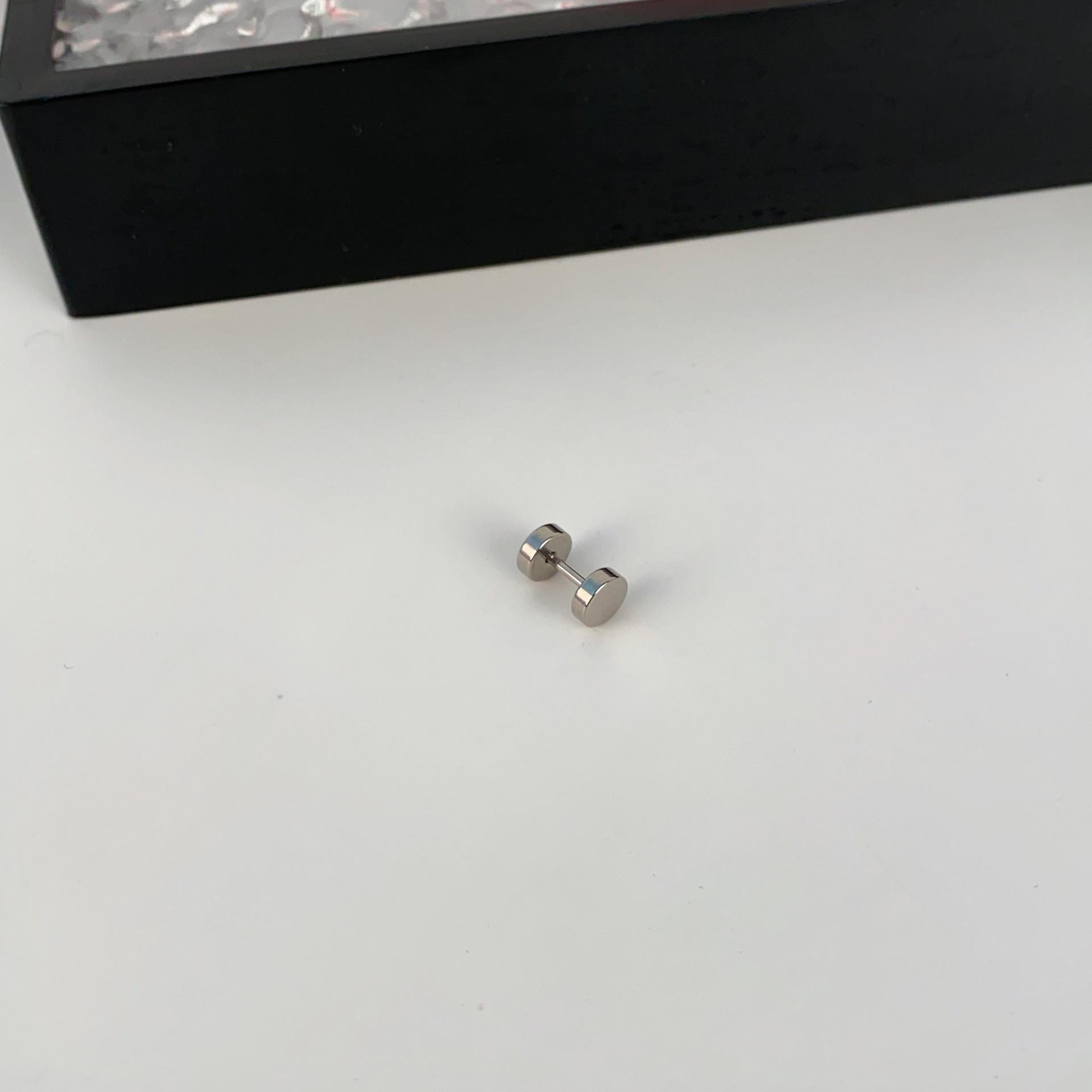 

Корейские серьги-гантели из титановой стали: Модный, простой и уникальный дизайн для мужчин в черном и серебристом цветах. Small серебряный