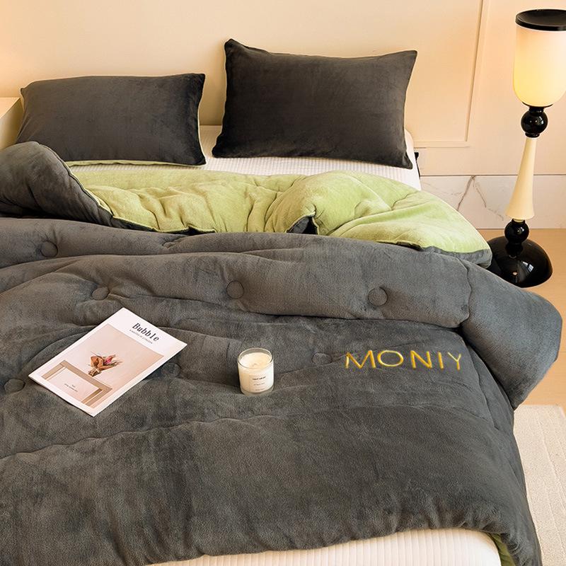 Cozy Autumn-Winter Double Patchwork Quilt: Plush Velvet Warm Bedding for Dorms & Homes