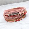 Bransoletka damska boho różowa z kryształowym piórkiem 19,5 cm