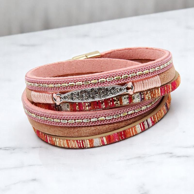 Bransoletka damska boho różowa z kryształowym piórkiem 19,5 cm