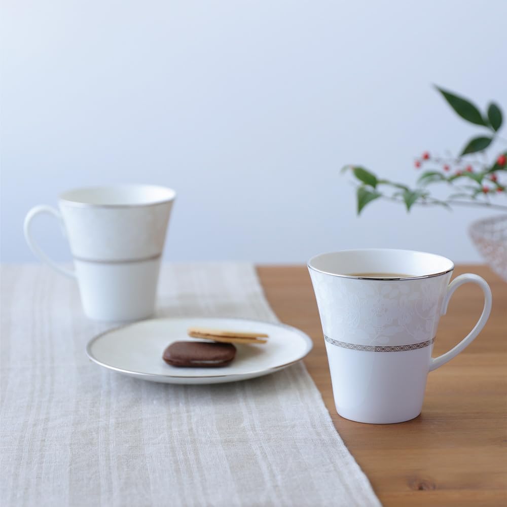 NARUMI Milano Bianca with a Floral and Plum Blossom Cute and Stylish Flat Plate, 16cm, White, Design, Plate, 51461-5667P