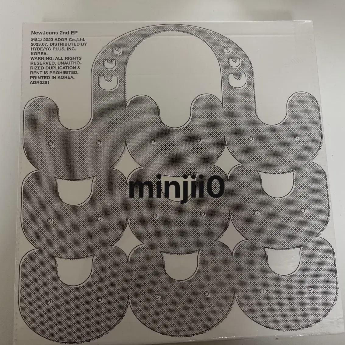 

Newjeans Njz Пляжная сумка Bunny Запечатанная Версия Минджи