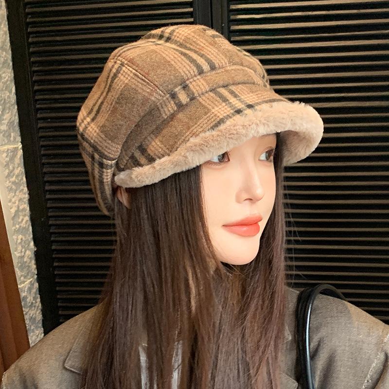 Autumn and Winter New Retro Plaid Plush Hat for Women Warm Octagonal Hat Versatile Face Showing Duck Tongue Beret