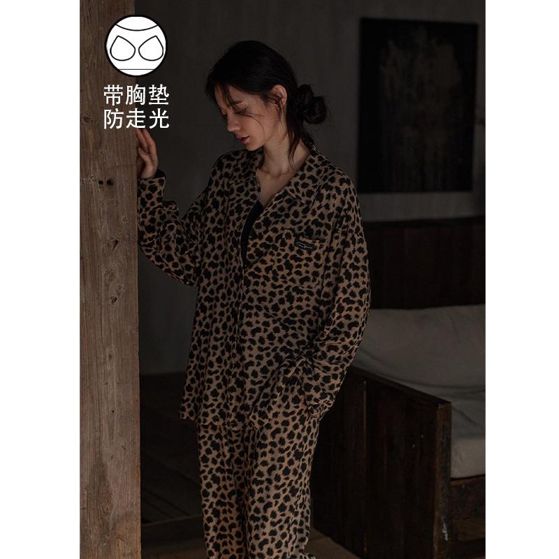 

Pajamas with chest pads, women s new spring and autumn loungewear, long sleeves and trousers, leopard print pajamas can be worn outside, in stock. M