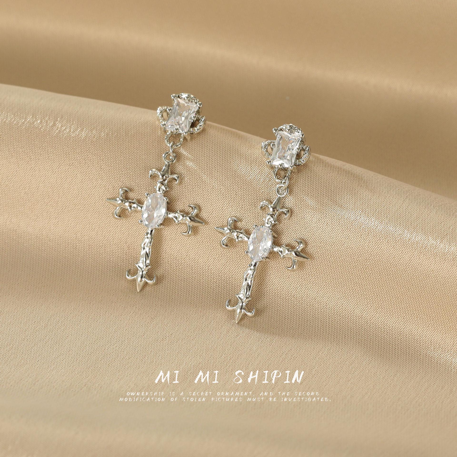 

French Retro Palace Style Cross Earrings - Niche Design, Silver, Sweet & Cool срібний
