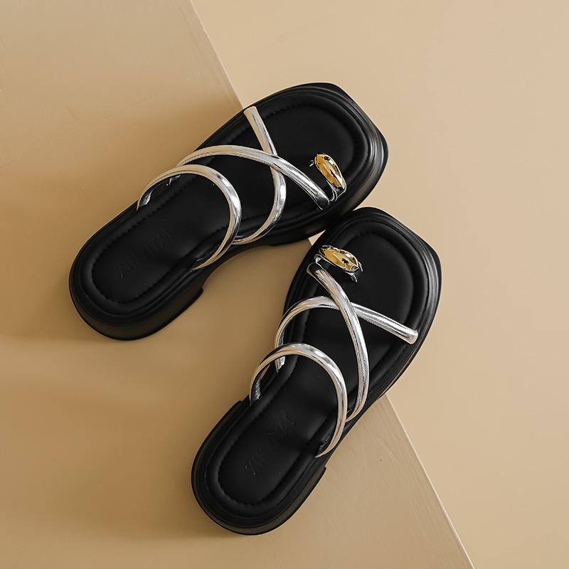 Silver high-end thick-soled slippers women's summer new pinch feet to wear Internet celebrities half-drag sandals muffin bottom beach shoes