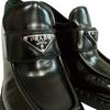 Prada Loafersy na wysokim obcasie Trójkątne Z logo skórzane loafersy czarna skóra Używane