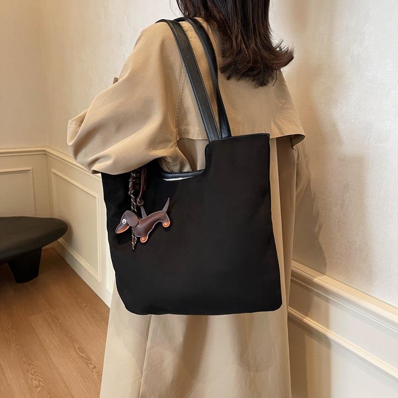 Large capacity tote bag fashionable commuter big bag retro bag women's 2025 new high-end shoulder bag