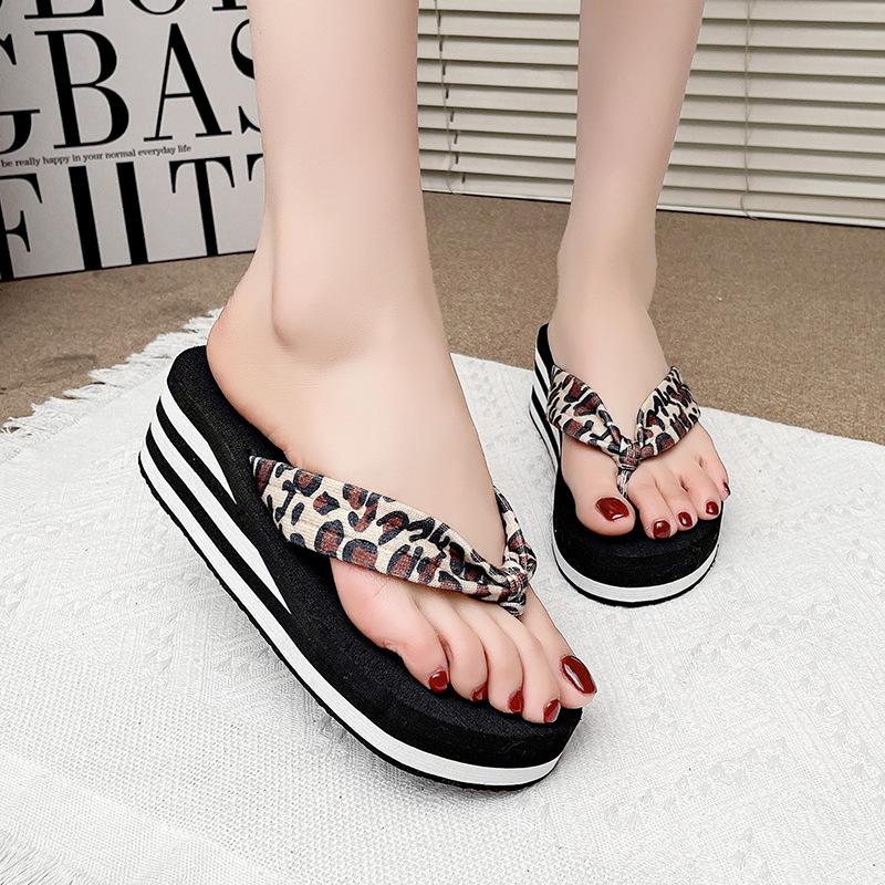 New fashionable Korean version of high-heeled flip-flops for women's thick-bottomed non-slip women's summer outer wear student heightening 