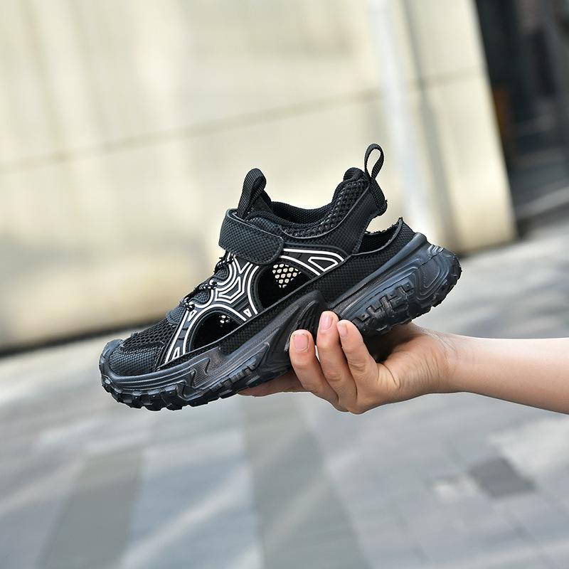 Children's sports shoes 2025 summer breathable hollow frame shoes boys bag head anti-collision youth running shoes