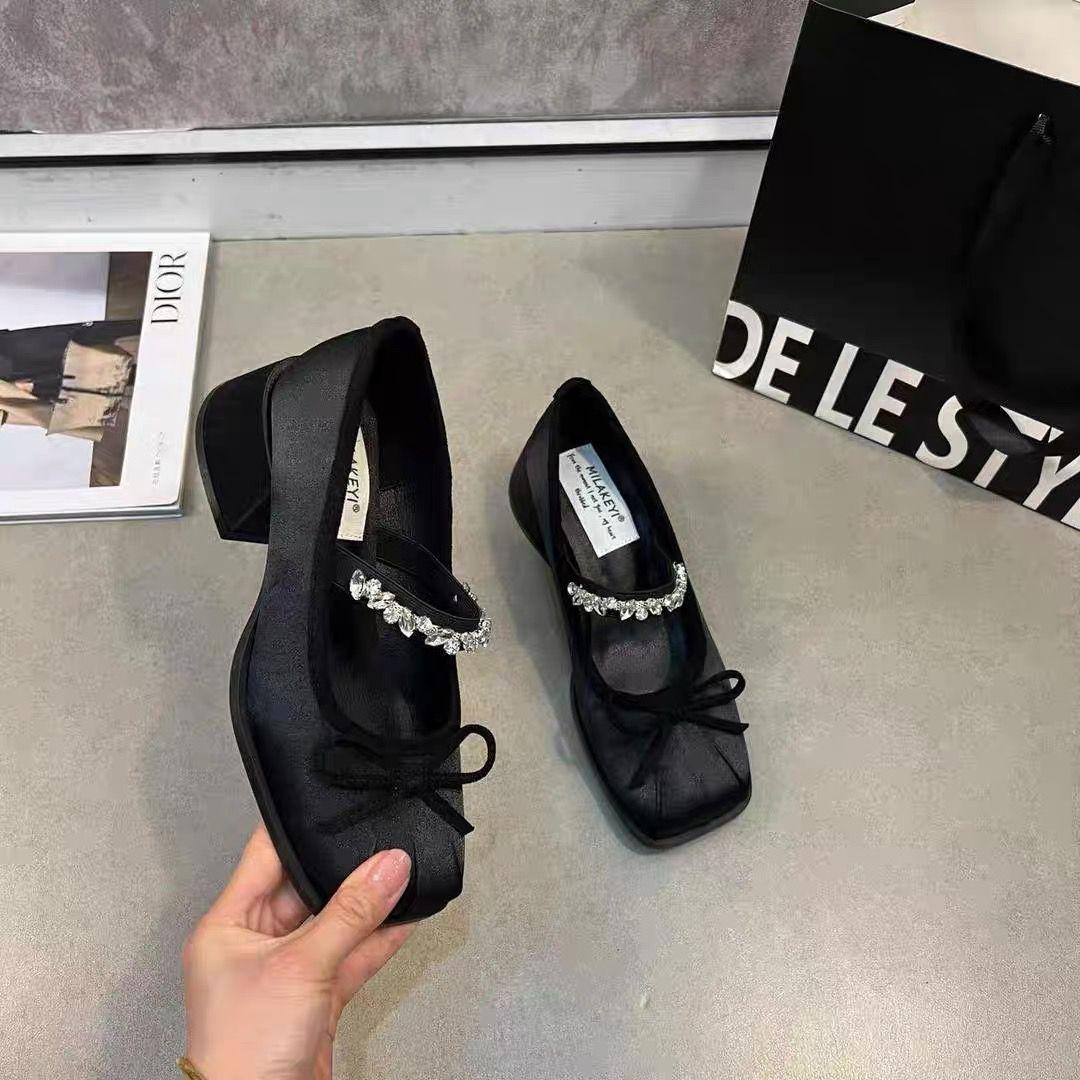 

Весна и лето 2025 года, новые атласные туфли Мэри Джейн с квадратным каблуком и бантом, подковообразный каблук, однотонные туфли со стразами 35 чёрный