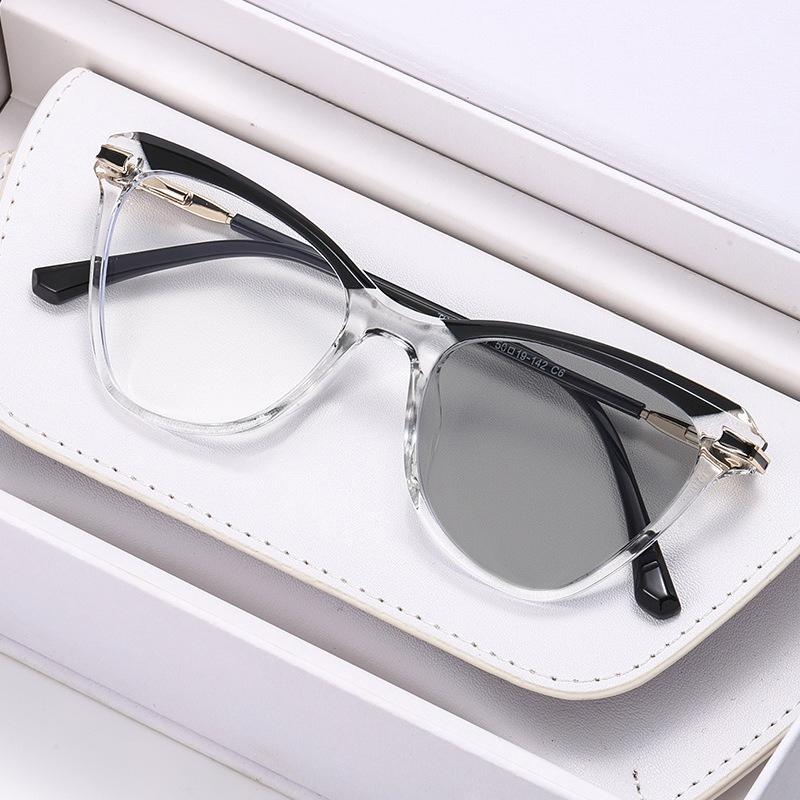 

New Design Cat Eye Photochromic Myopia Glasses Outdoor Color Changing Sunglasses Women Men Anti Blue Light NearSight Eyewear-4.0 0 прозрачный черный