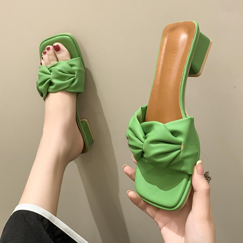 

Лето 2024 года, новые однотонные плиссированные женские босоножки корейского производства, простые модные тапочки с квадратным носком и открытым носком на квадратном каблуке 39 зелёный