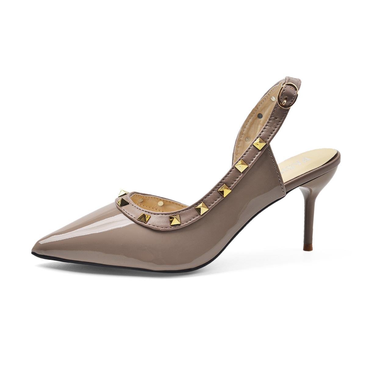 

2025 летние новые босоножки с заклепками на высоком каблуке с острым носком, повседневная обувь для знаменитостей из Интернета, универсальная женская обувь с характером 34