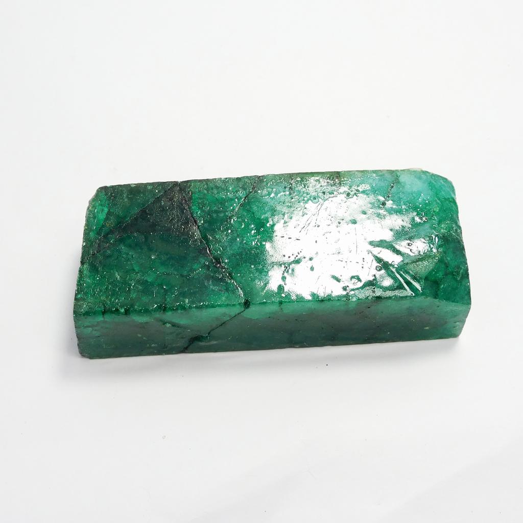 Natural Green Emerald Loose Gemstone Dyed Rough Uncut 513.65 ct for Lapidary and Gem Collections