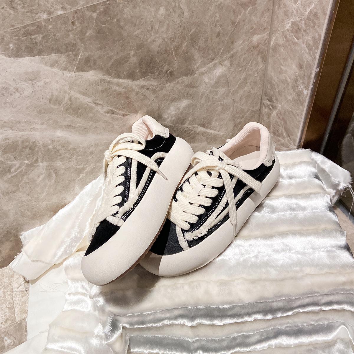 

Атласные туфли на толстой подошве с грубыми краями, женские дизайнерские туфли с круглым ремешком на голове, маленькие белые туфли, увеличивающие размер, туфли на плоской подошве