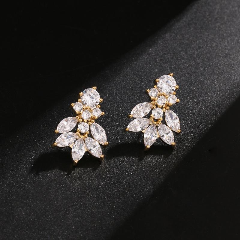 Temperament Elegant Copper Inlaid Zircon Women's Stud Earrings High Sense Bridal Earrings Wedding Photography Steel Needle Earrings Hot