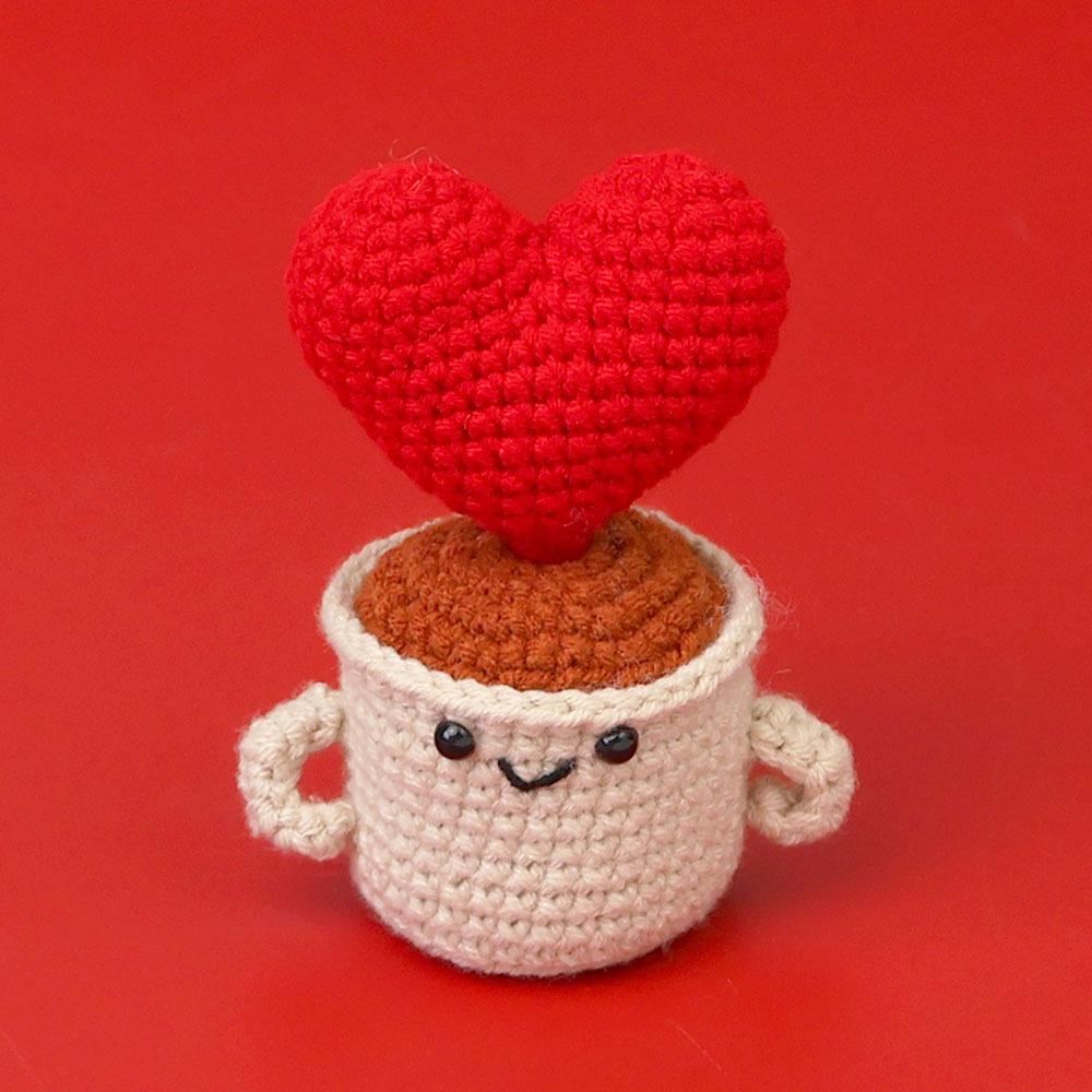 Lovely Heart-shaped Crochet Potted Mini Handwoven Plant Desk Bookshelf Decor Knitting Flowers Gift